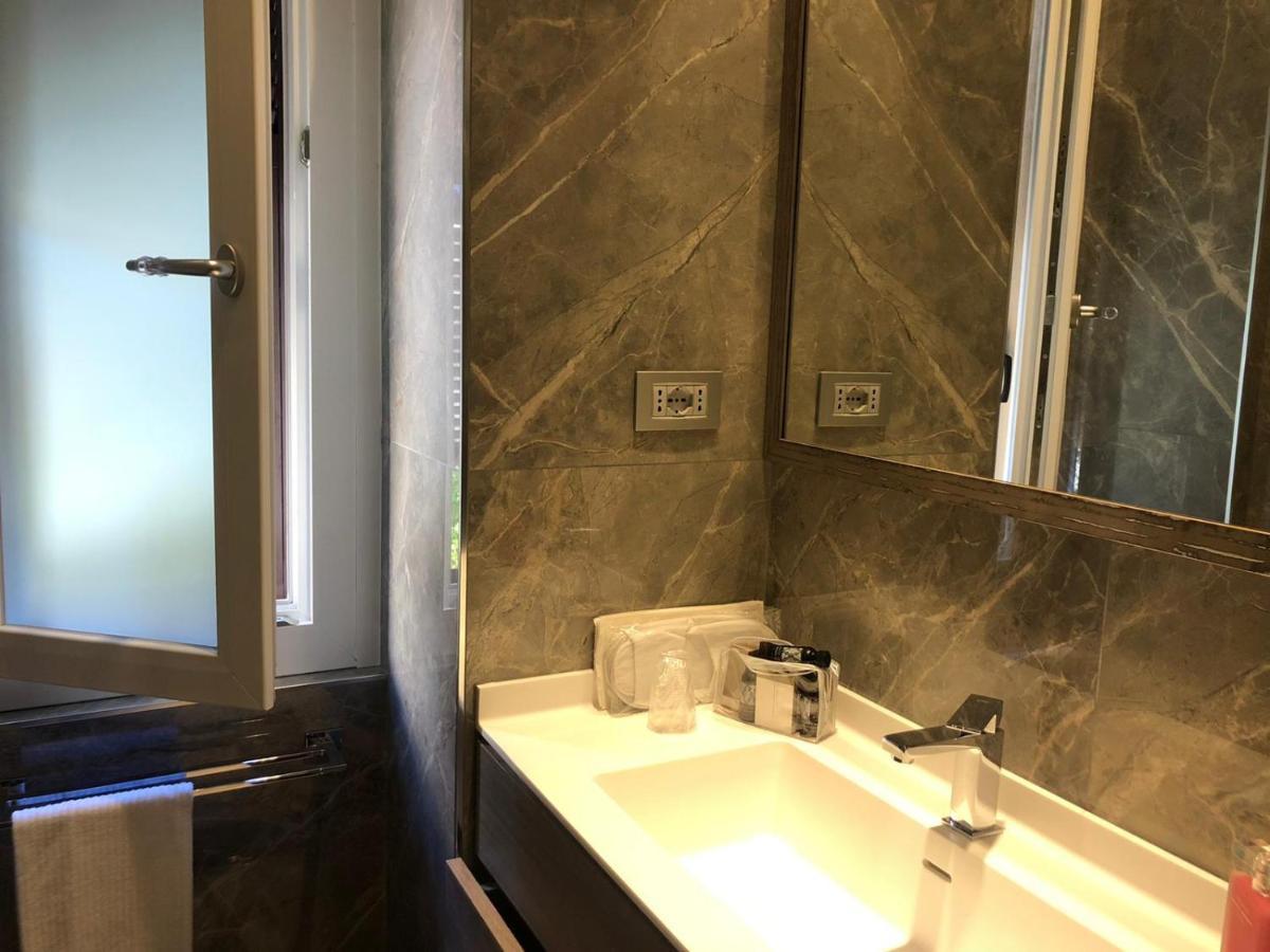 La Linea D'Acqua Hotel Специя Екстериор снимка